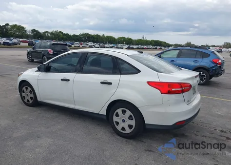 2015 Ford Focus S z USA, uszkodzony, nr VIN 1FADP3E21FL362568